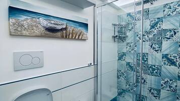 Doccia, asciugacapelli, bidet, asciugamani