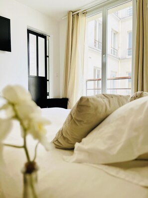 1 bedroom, WiFi, bed sheets - Comfort 2P Paris Barbès gare du Nord (Paris)