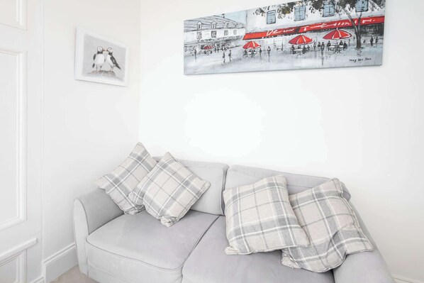 Televisión y oficina 