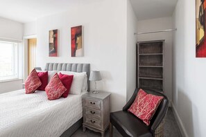 Iron/ironing board, bed sheets