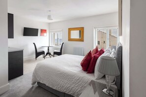 Iron/ironing board, bed sheets