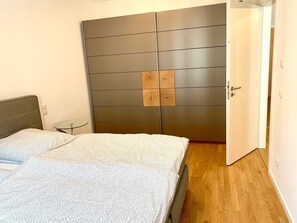 1 habitación, tabla de planchar con plancha, wifi y ropa de cama