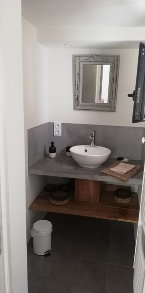 Hair dryer, towels, toilet paper