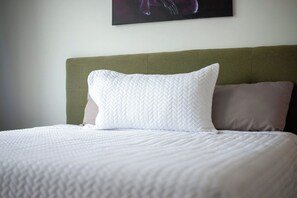 5 bedrooms, iron/ironing board, WiFi, bed sheets