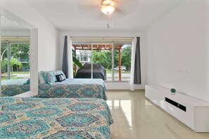 5 chambres, fer et planche à repasser, Wi-Fi, draps fournis