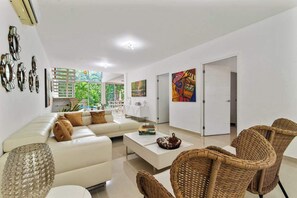 TV, offices - Casa Lula, 5-BR Getaway in Riviera Maya (Playa del Carmen)