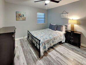 2 bedrooms, iron/ironing board, internet, bed sheets