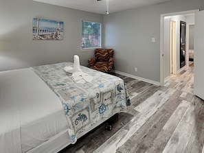 2 habitaciones, tabla de planchar con plancha, internet y ropa de cama 