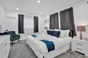 1 Schlafzimmer, Bügeleisen/Bügelbrett, Bettwäsche