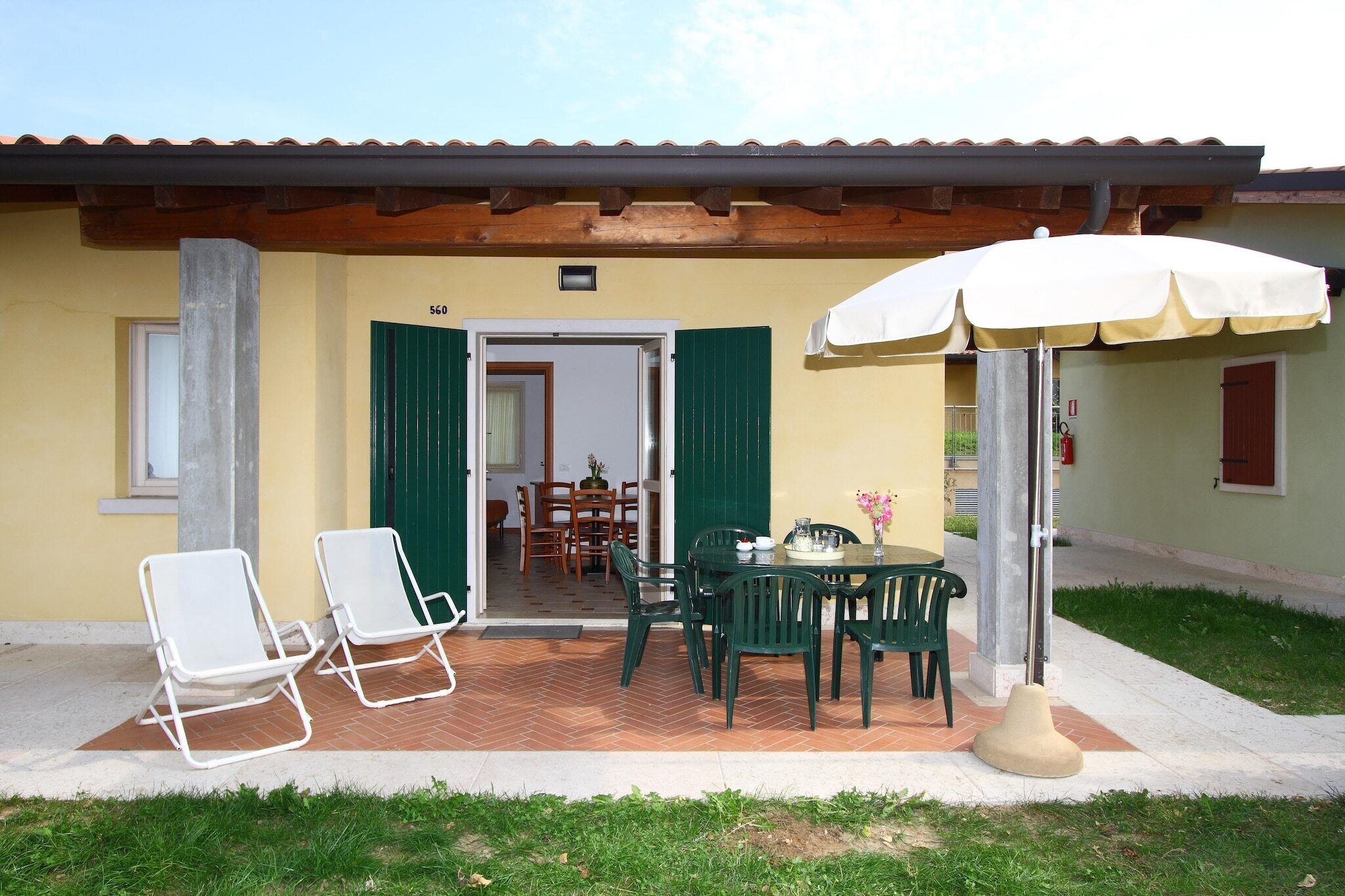 Außenseite Ferienhaus [Sommer]