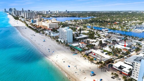 Newly Renovated #4 Close to the Beach w/ Parking