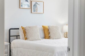 5 bedrooms, WiFi, bed sheets