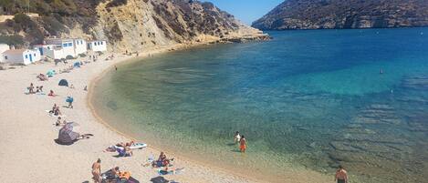 Espreguiçadeiras, toalhas de praia