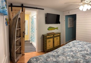 3 habitaciones, tabla de planchar con plancha y cuna de viaje 