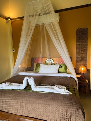 Double Royal Lanna Villa | Yksilöllisesti sisustettu, työpöytä, ilmainen Wi-Fi