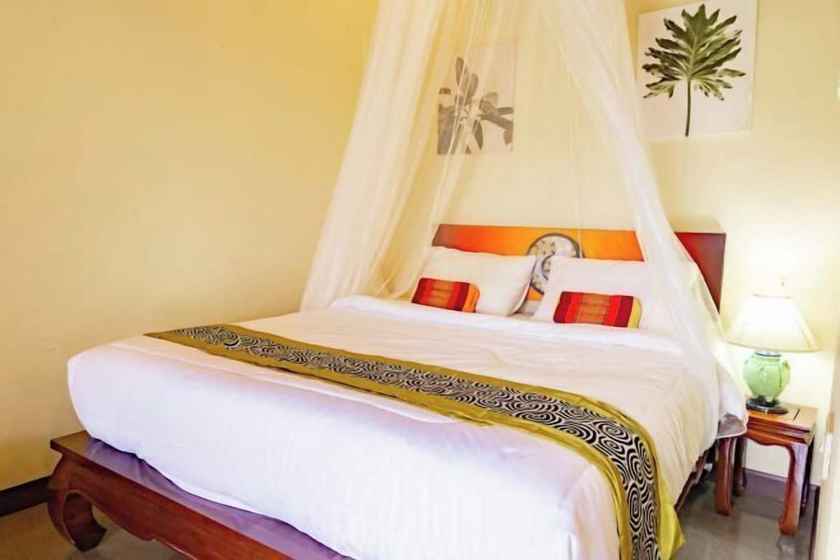 Decoración personalizada, escritorio y wifi gratis
