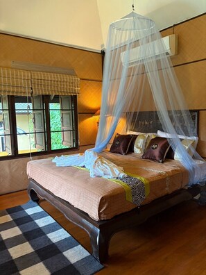 Deluxe Lanna Wood | Individually decorated, desk, free WiFi - Elephant Camp Maerim (Mae Rim)