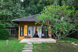 Deluxe Familly Pool Villa | Individually decorated, desk, free WiFi - Elephant Camp Maerim (Mae Rim)