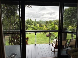 Decoración personalizada, escritorio y wifi gratis 