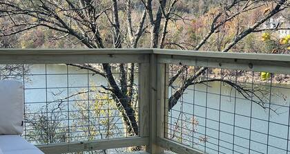 Jefferson's Blue Water View - 3/2 with a Beautiful Lake View