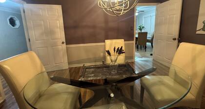 Charming 3-bedroom Cottage in Martinez with WiFi and AC