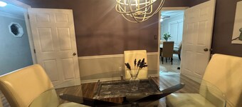 Charming 3-bedroom Cottage in Martinez with WiFi and AC