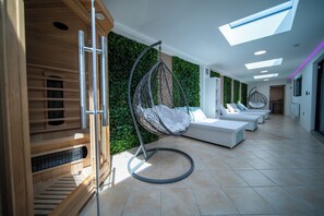 5 bedrooms, iron/ironing board, travel crib, WiFi - 20 Guest Luxury Stay - Private Pool, Hot Tub & Gym. (Lytham St Annes)