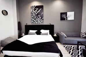 9 bedrooms, iron/ironing board, bed sheets - Chez Vanessa & Rachid  (MARRAKECH)