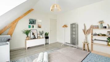 3 bedrooms, iron/ironing board, WiFi, bed sheets