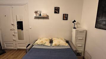 Strykjärn/strykbräda, wi-fi och sängkläder