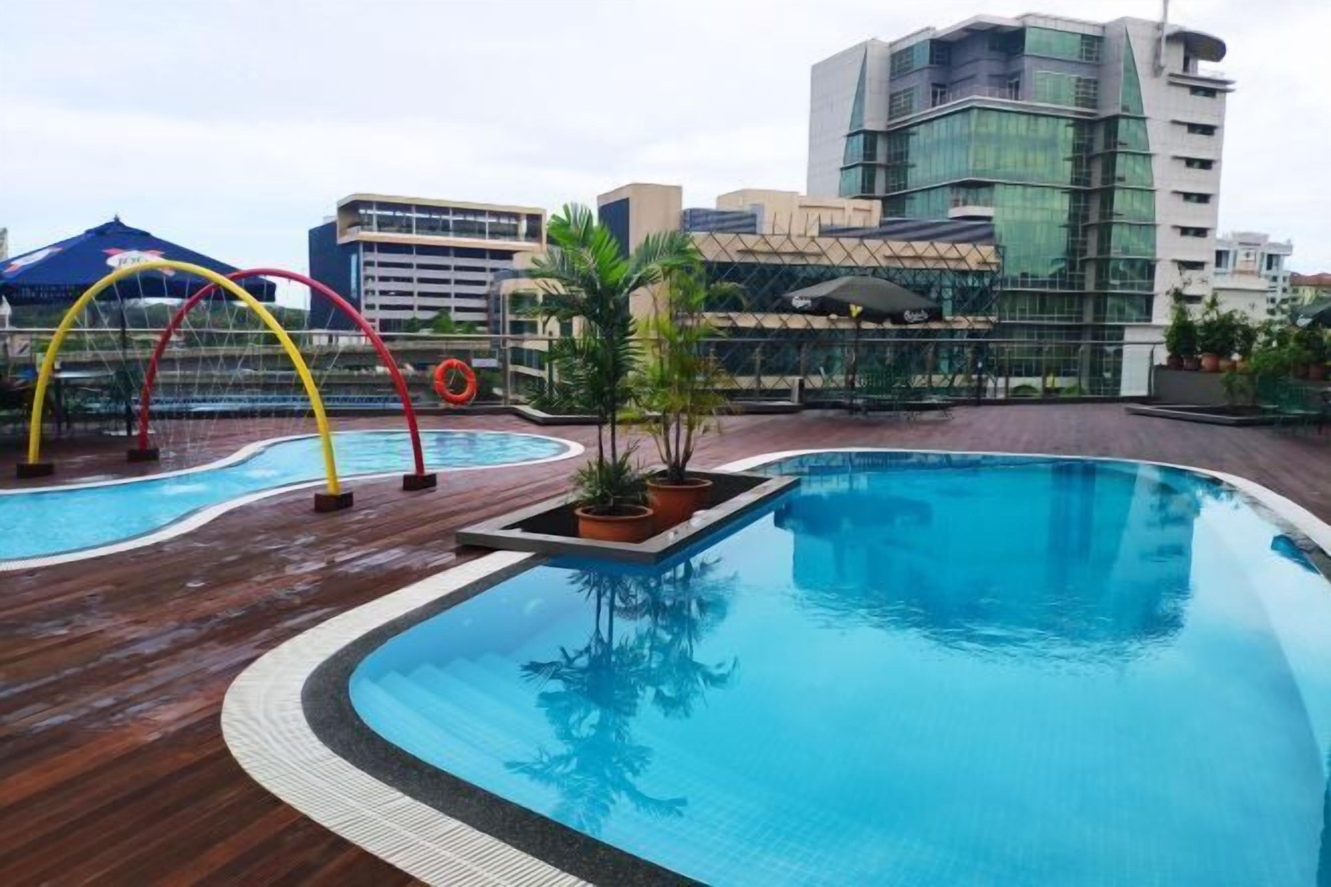 Kolam renang outdoor