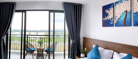 Chambre Double Deluxe, 1 très grand lit | Bureau, chambres insonorisées, Wi-Fi gratuit, draps fournis