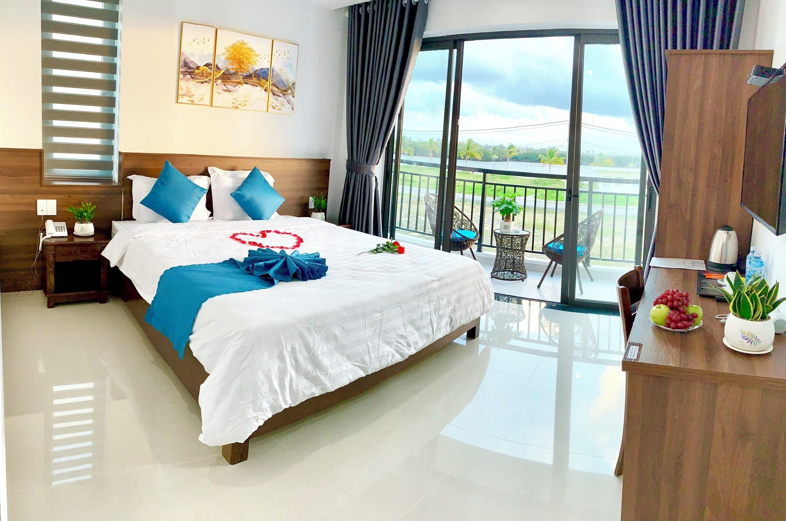 Deluxe Double Room, 1 King Bed | Desk, soundproofing, free WiFi, bed sheets