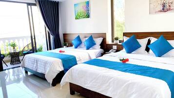 Escritorio, sistema de insonorización, wifi gratis y ropa de cama