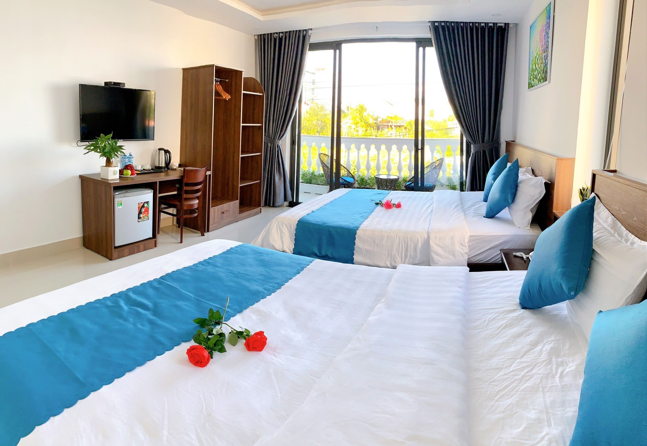 Family Room, 2 Queen Beds | Desk, soundproofing, free WiFi, bed sheets