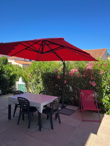 Vacation home for 6, air-conditioned, with shared pool and tennis court