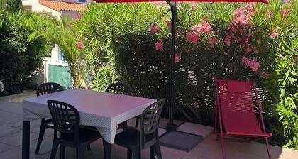 Vacation home for 6, air-conditioned, with shared pool and tennis court