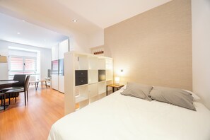 1 bedroom, iron/ironing board, free WiFi, bed sheets - Apartment near Prado Museum (Madrid)