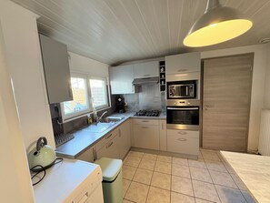Fridge, microwave, oven, stovetop - L'escapade du cheval blanc, 3 borders, secure parking (Kembs)