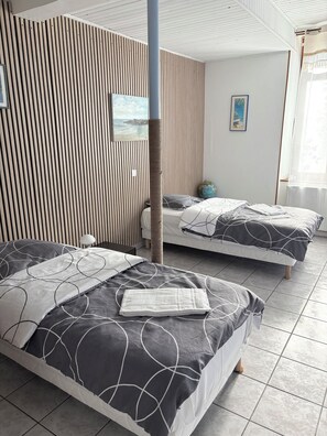 3 bedrooms, desk, iron/ironing board, travel crib