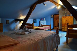 4 chambres, fer et planche à repasser, Wi-Fi gratuit, draps fournis