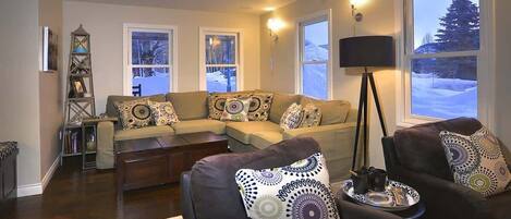 TV, fireplace