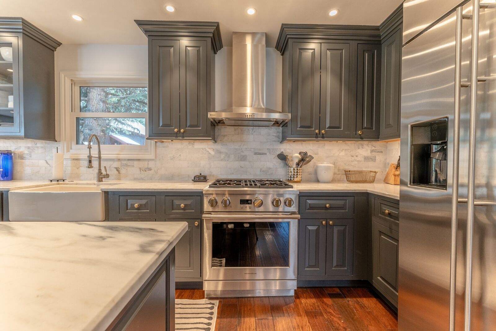 冰箱、微波炉、烤箱、炉灶