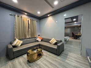 Executive Room, Balcony | Egyptian cotton sheets, premium bedding, down comforters - hotel mm prestige (Jagdalpur)