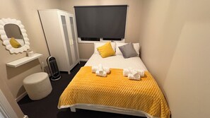 3 bedrooms, in-room safe, iron/ironing board, travel cot - Lucky Charm Cottage in MANJIMUP, Western Australia with farmland views (Manjimup)