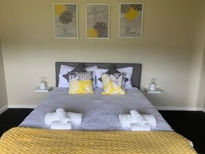 3 bedrooms, in-room safe, iron/ironing board, travel cot