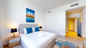 1 dormitorio, tabla de planchar con plancha, wifi y ropa de cama