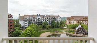 Steps to Stratton Village, Lifts! Duplex Condo!