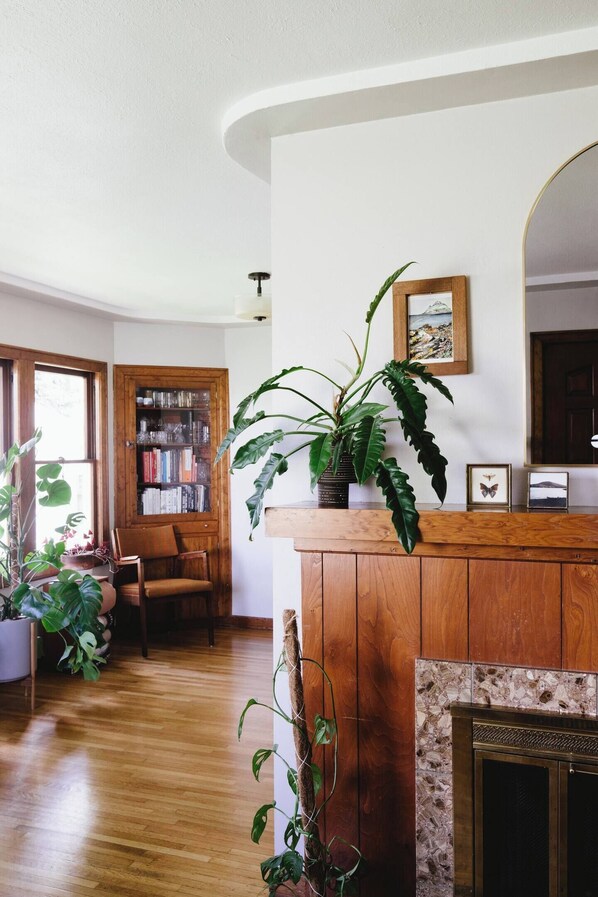 Interior - Historic 2-bedroom home in Tacoma - Quiet escape close to everything (Tacoma)