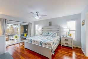3 bedrooms, iron/ironing board, internet, bed sheets